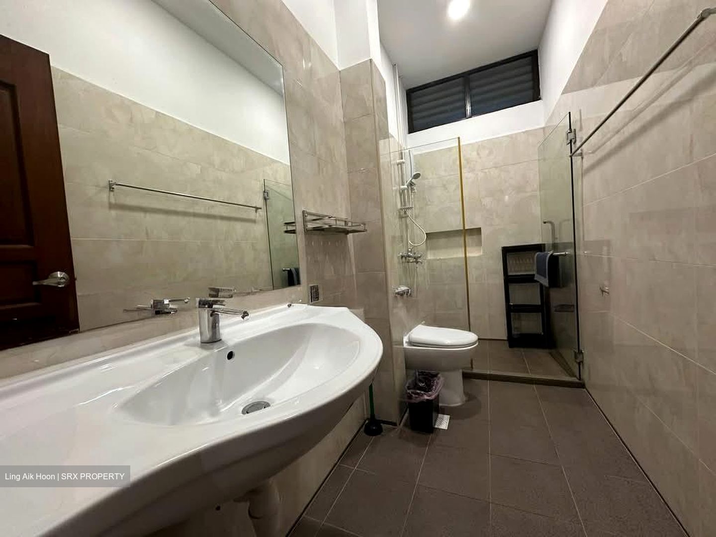Leith Road (D19), Terrace #557811961